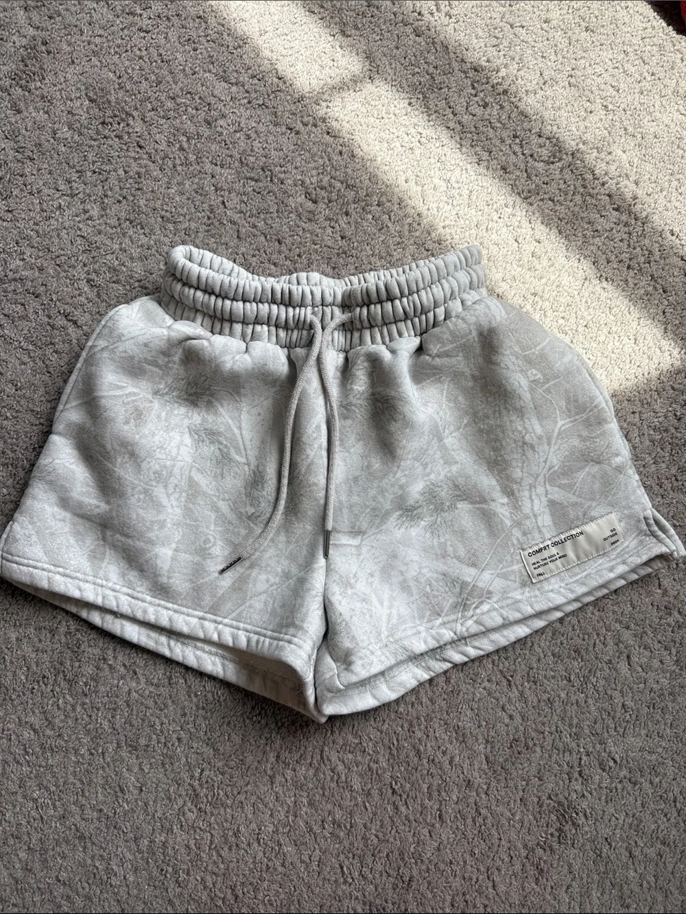 Comfrt white camo shorts - Picture 1 of 4